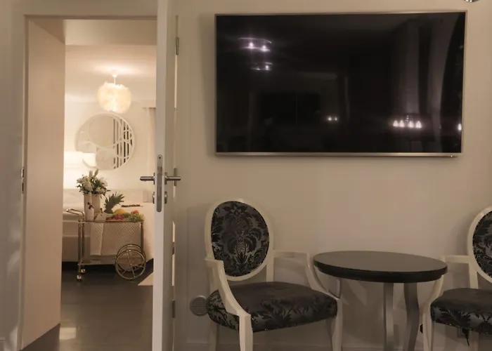 Diamond Premium Pool & Sauna Luxury Private Residence Apartment